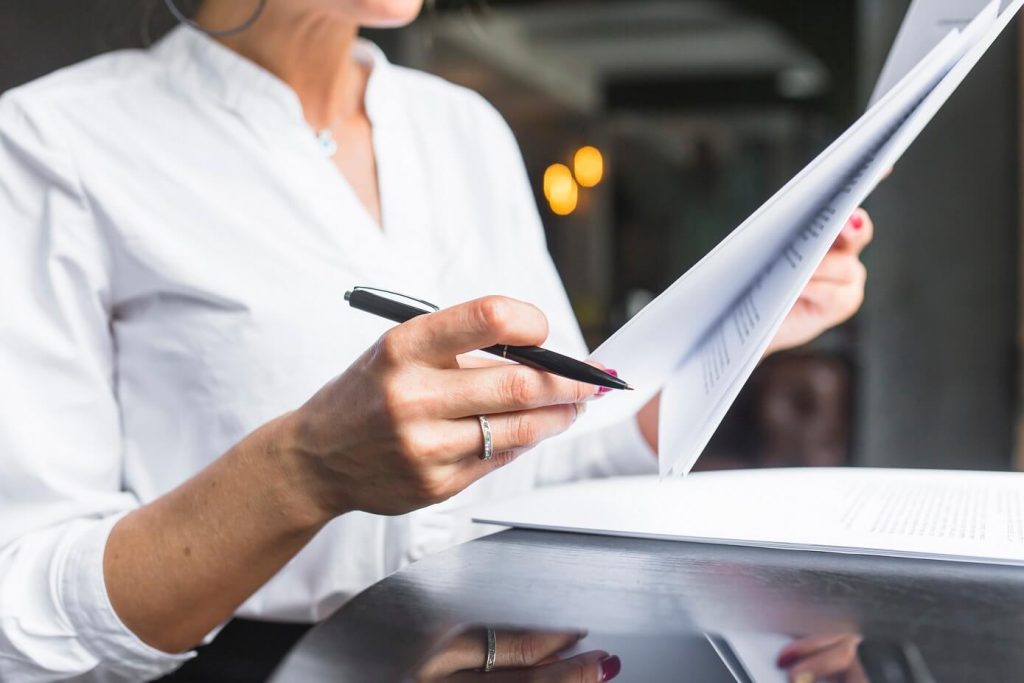 woman signing documents for free divorce in Virginia